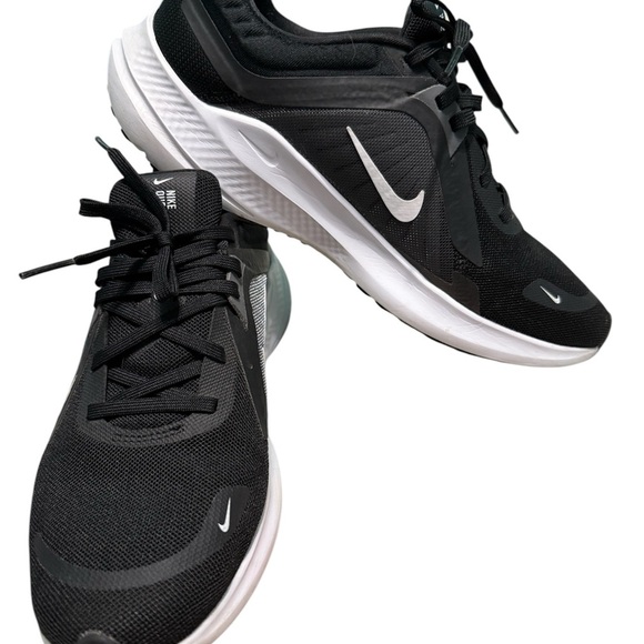 Nike Quest 05 Black and White Running women’s Shoes - Picture 2 of 7